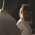 Спортсмен развивает концентрацию через игровые тренировки реакции