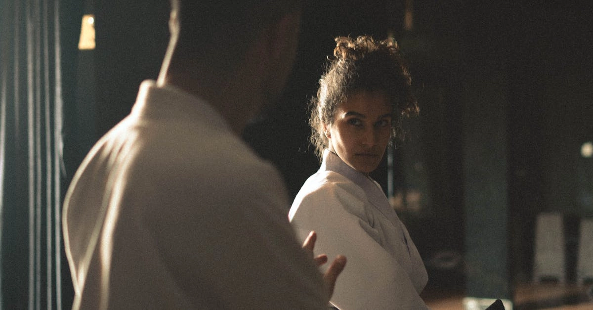 Спортсмен развивает концентрацию через игровые тренировки реакции